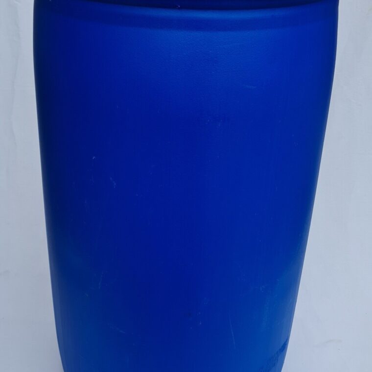 Muovitynnyri 200 L avattu