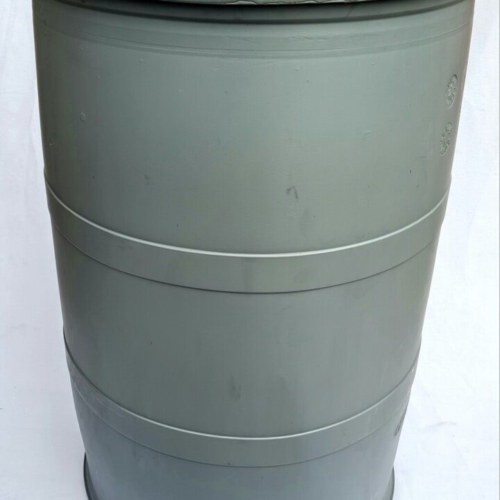 Muovitynnyri 200 L , avattu