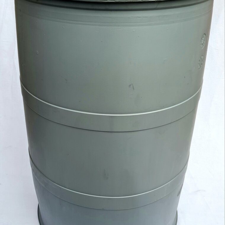 Muovitynnyri 200 L , avattu